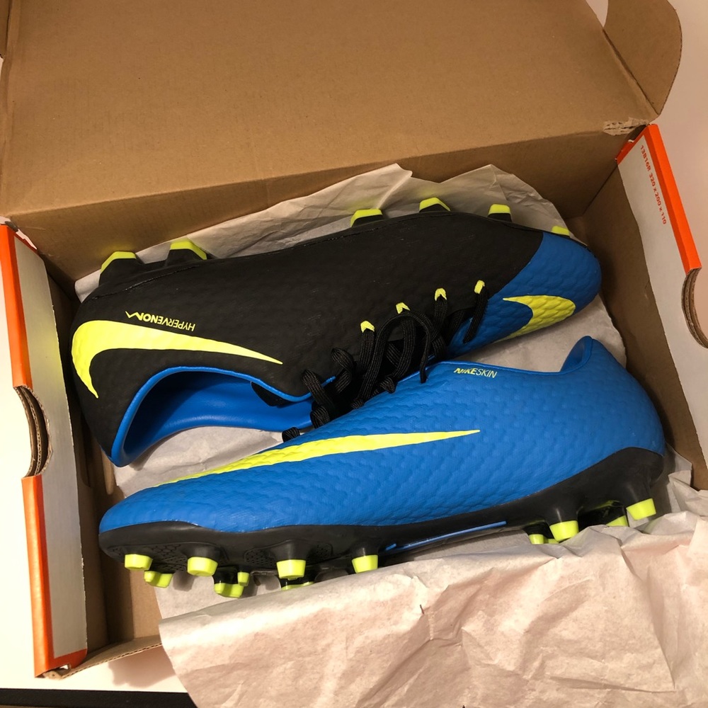 NIKE Soccer cleats